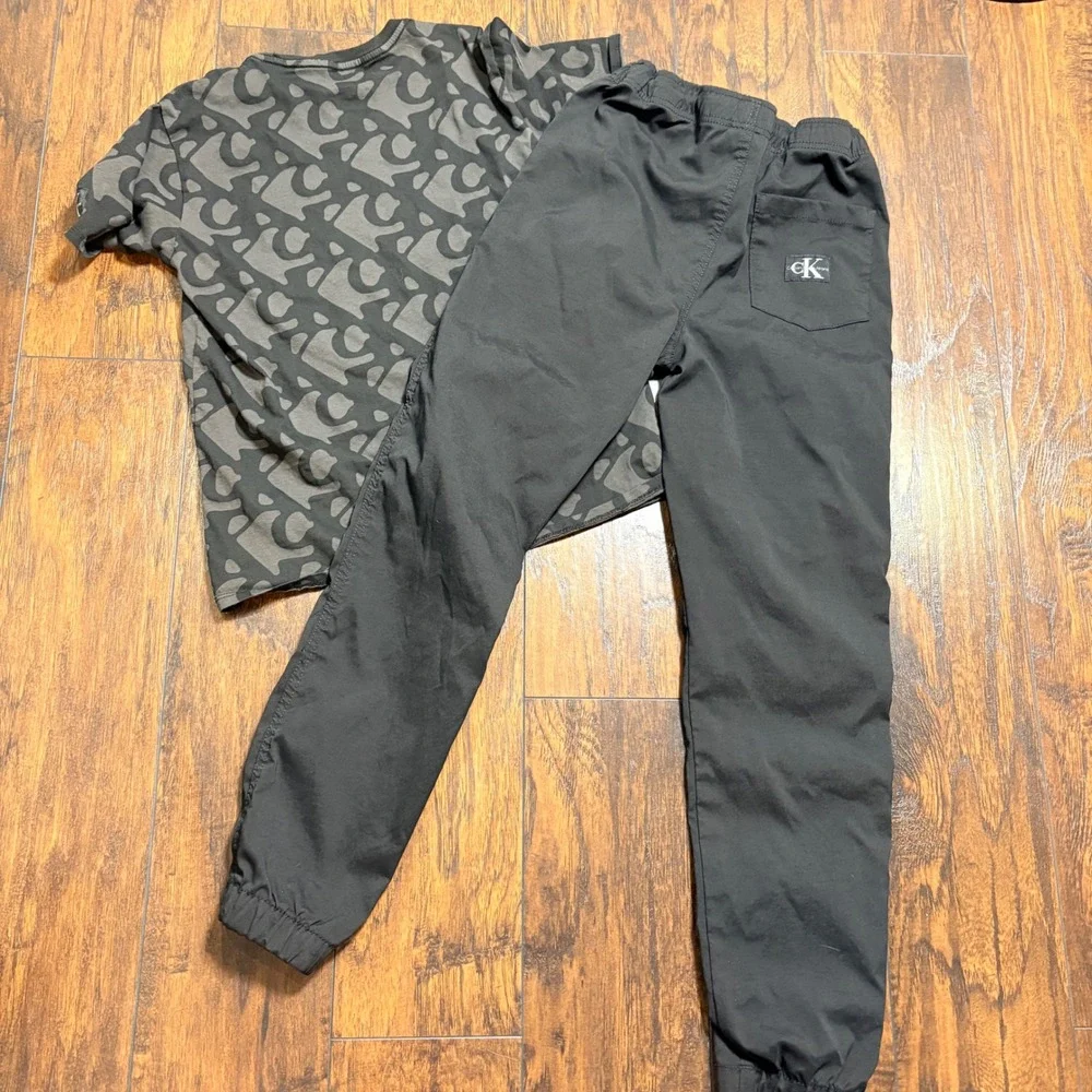 Calvin Klein 2 Piece Set Boys L 14/16 Black Grey Monogram Shirt Jogger Pants